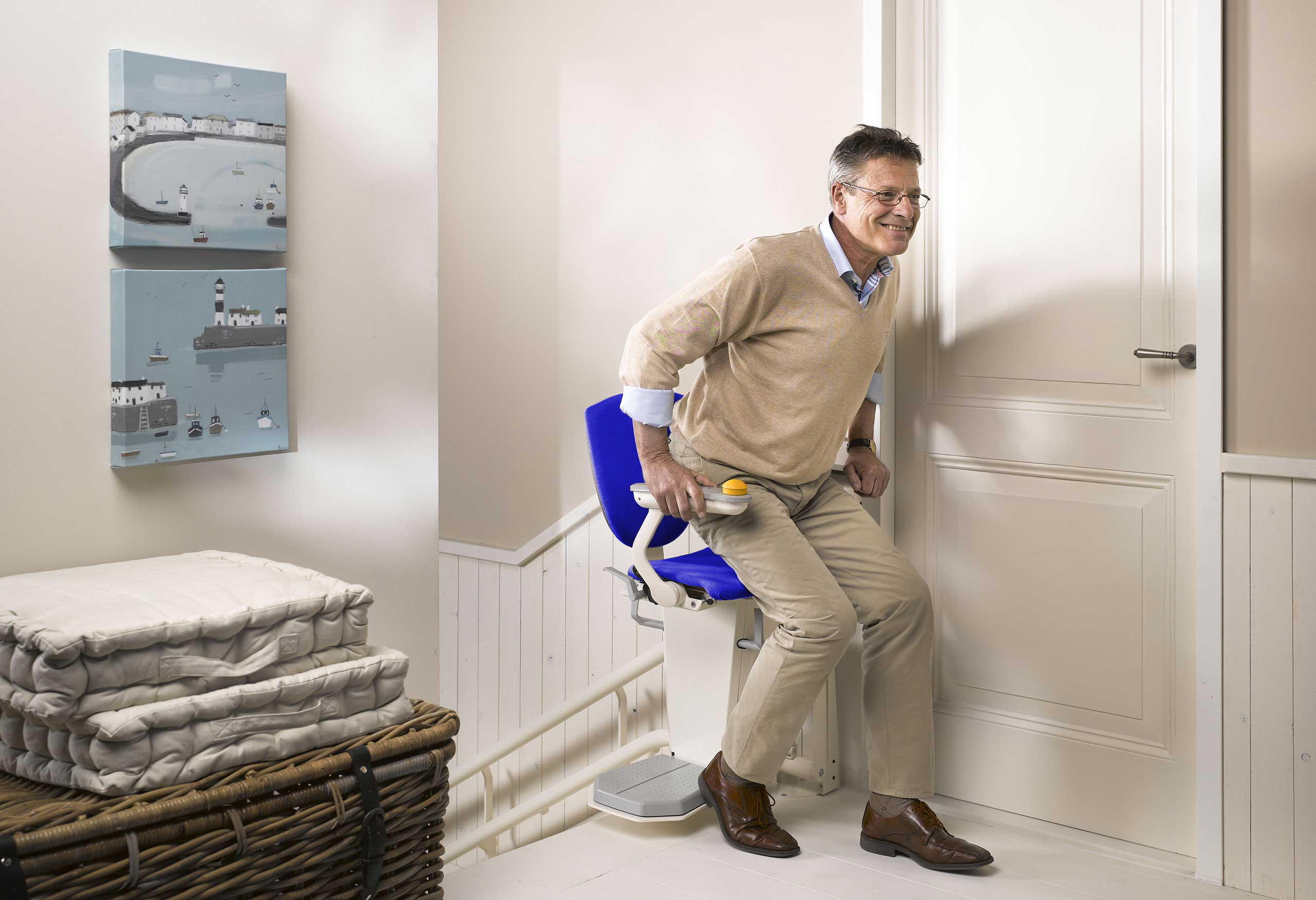 Silla salvaescaleras modular MOVIA Smart para todo tipo de escaleras.
