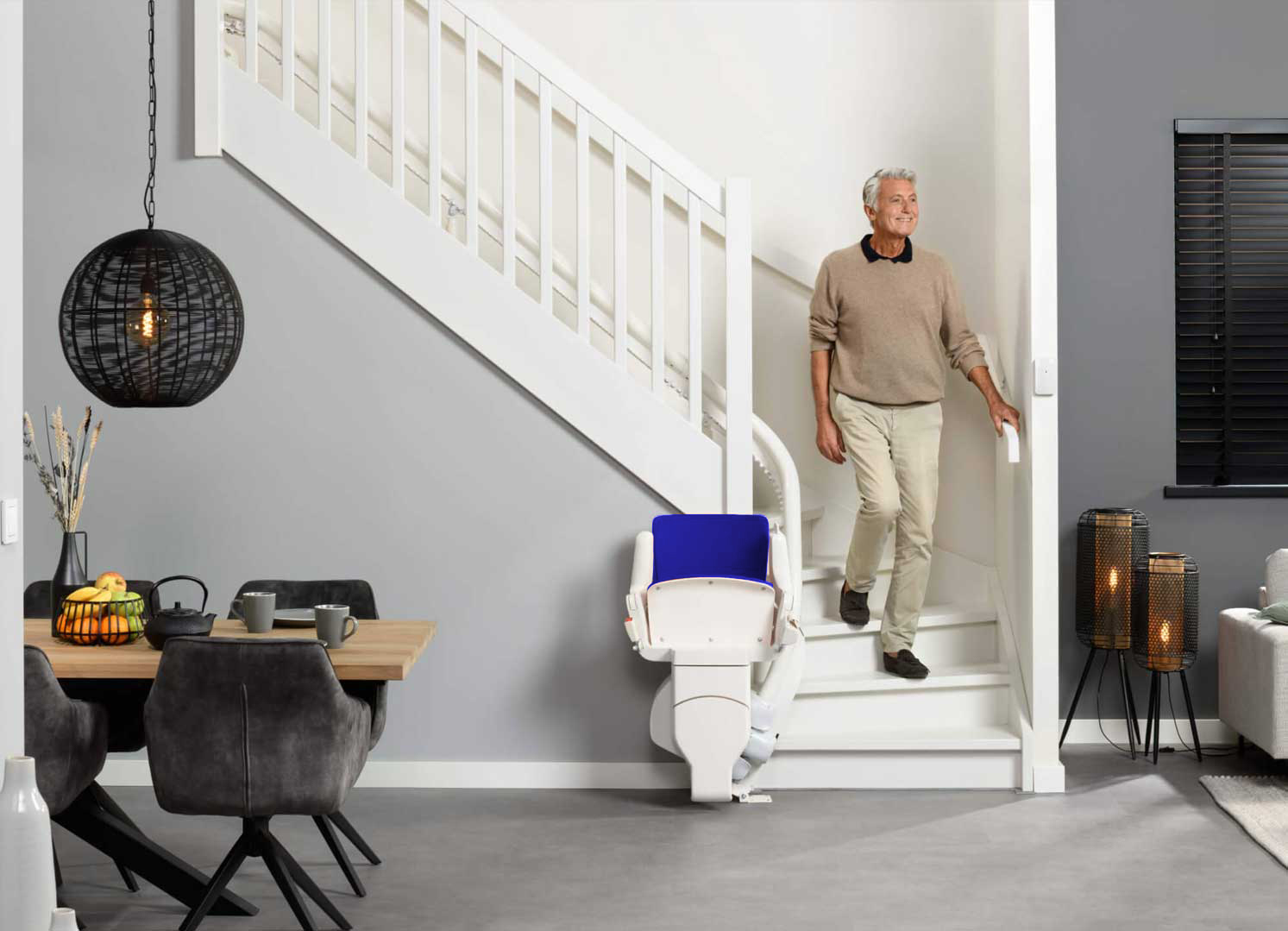Clientes satisfechos con la silla salvaescaleras curva Aura Loop
